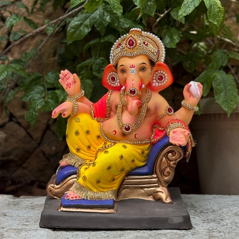 13" Sofa Ganesh DY